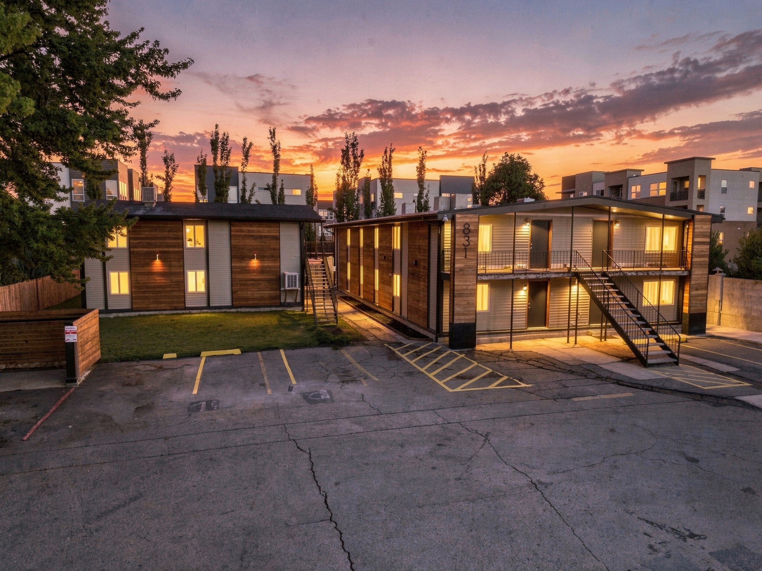 831 W Lennox St - 1